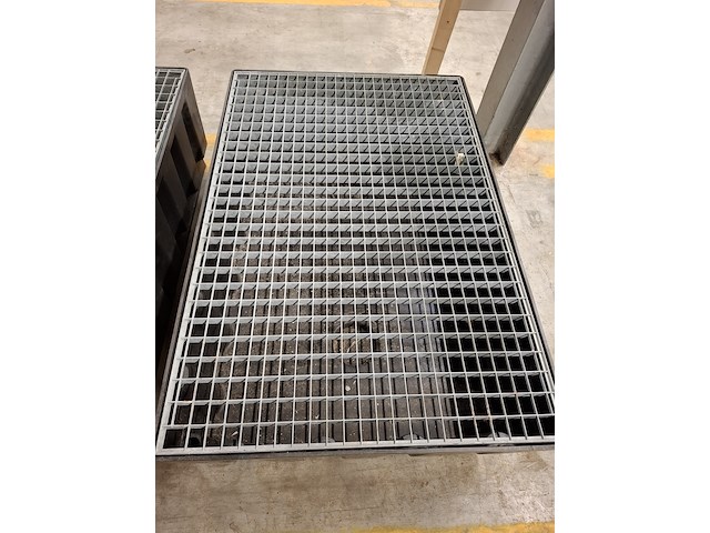 2x vloeistof lekbak bouwjaar 2011 - afbeelding 4 van  4