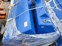 2x vloeistoftank t.b.v. natzoutstrooier, blauw - afbeelding 1 van  3