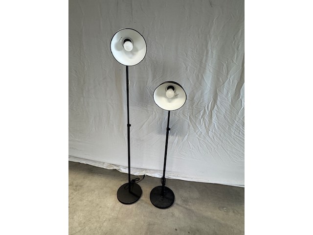 2x vloerlamp ikea, skurup, zwart - afbeelding 1 van  4