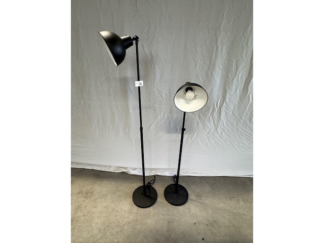 2x vloerlamp ikea, skurup, zwart - afbeelding 2 van  4