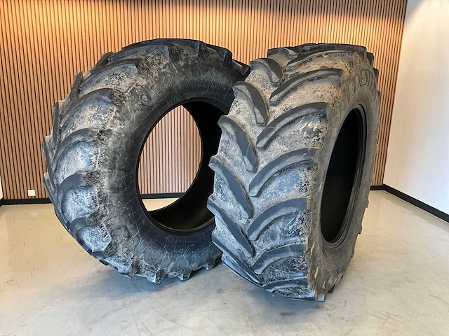 2x vredestein traxion 710/70r42 band - afbeelding 1 van  9