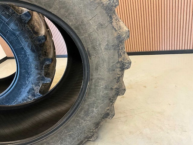 2x vredestein traxion 710/70r42 band - afbeelding 4 van  9