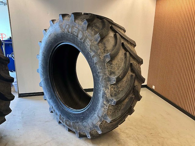2x vredestein traxion 710/70r42 band - afbeelding 9 van  9