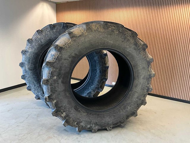 2x vredestein traxion 710/70r42 band - afbeelding 2 van  9