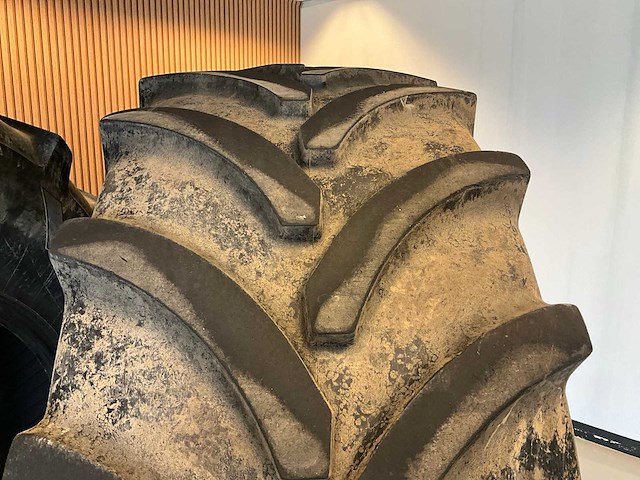 2x vredestein traxion 710/70r42 band - afbeelding 7 van  9