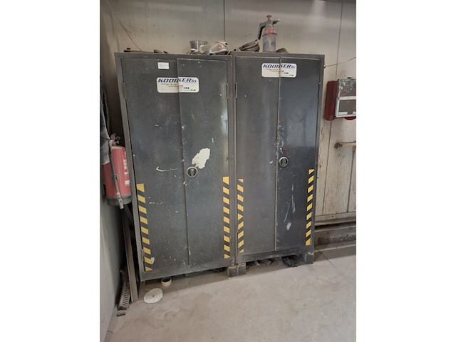 2x werkkast met inhoud - afbeelding 1 van  8