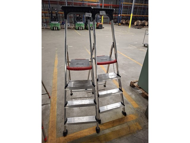 2x werktrap, altrex - afbeelding 1 van  4