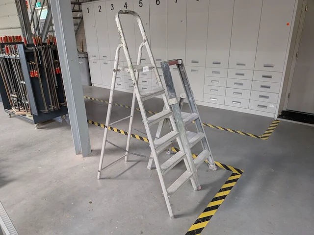 2x werktrap - afbeelding 1 van  6
