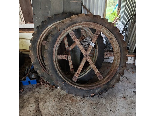2x wiel voor dubbel montering tractor, dunlop - afbeelding 1 van  4