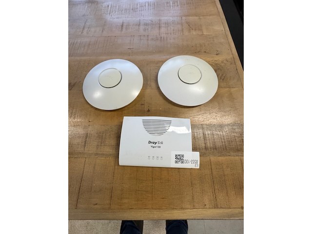 2x wifi spot en router unifi, ap - afbeelding 1 van  3