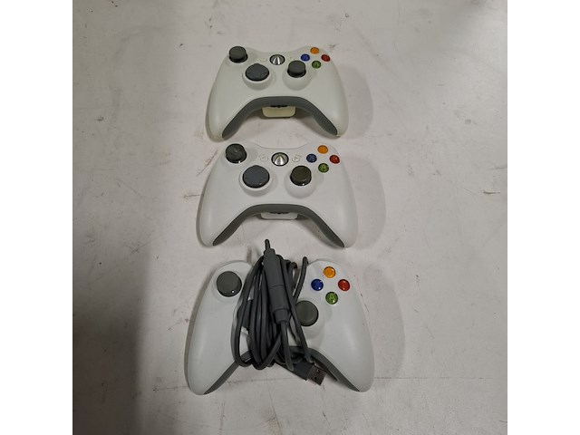 2x xbox 360 met 14 games en 3x controller - afbeelding 13 van  14