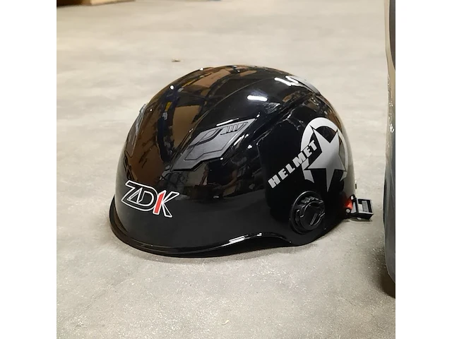 2x zijkoffer en 1x helm in onderdelen - afbeelding 2 van  5
