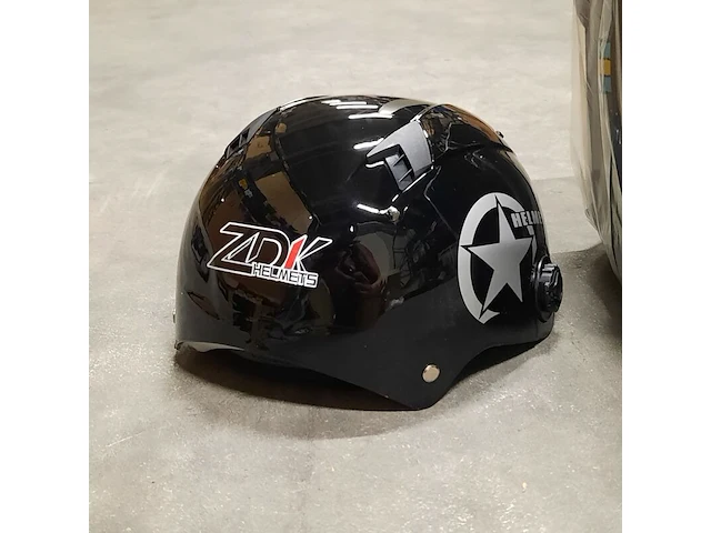 2x zijkoffer en 1x helm in onderdelen - afbeelding 3 van  5
