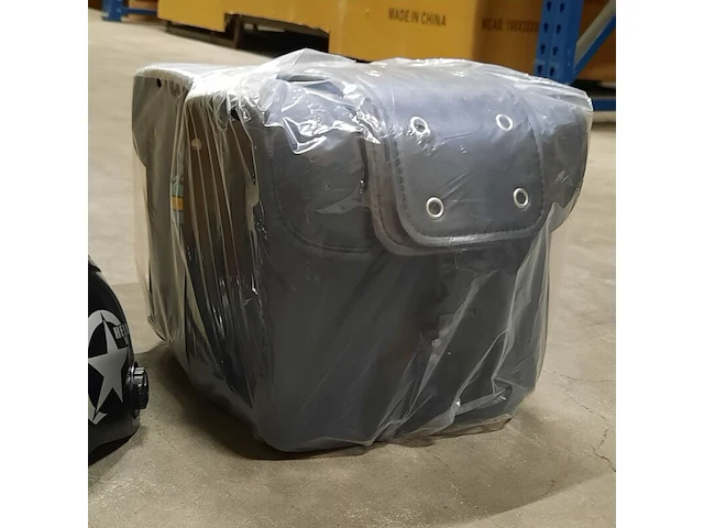 2x zijkoffer en 1x helm in onderdelen - afbeelding 4 van  5
