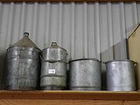 2x zinken melkemmer en 2x zinken oliedrum - afbeelding 1 van  3