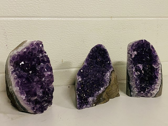 3 amethist druse staand/liggend paars - afbeelding 1 van  5