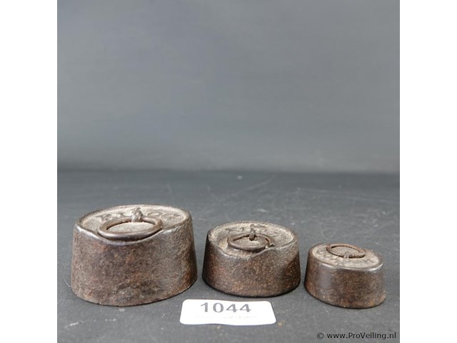 3 antieke ijzeren gewichten - afbeelding 2 van  5