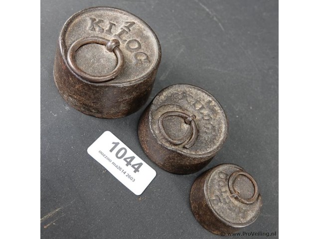 3 antieke ijzeren gewichten - afbeelding 3 van  5