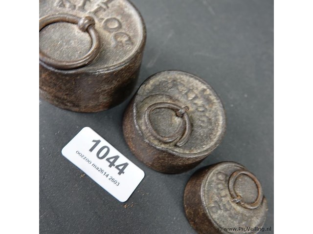 3 antieke ijzeren gewichten - afbeelding 4 van  5