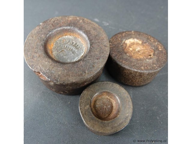 3 antieke ijzeren gewichten - afbeelding 5 van  5