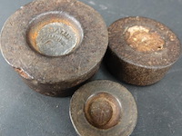 3 antieke ijzeren gewichten - afbeelding 5 van  5