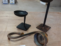 3 antieke ijzeren kandelaartjes - afbeelding 1 van  5