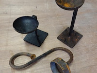 3 antieke ijzeren kandelaartjes - afbeelding 2 van  5