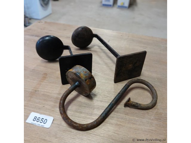 3 antieke ijzeren kandelaartjes - afbeelding 5 van  5