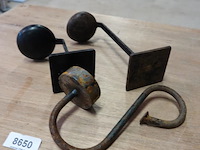 3 antieke ijzeren kandelaartjes - afbeelding 5 van  5