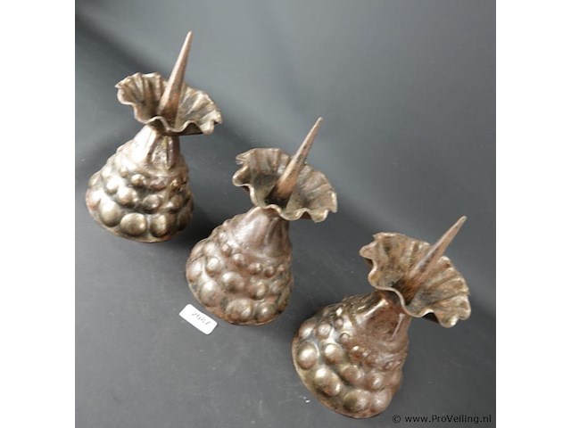 3 bijzonder gevormde messing kandelaren - afbeelding 3 van  5