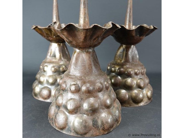 3 bijzonder gevormde messing kandelaren - afbeelding 4 van  5