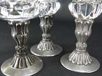 3 bijzondere antieke kristallen glazen op tinnen voet - afbeelding 4 van  5