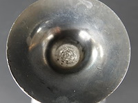 3 bijzondere antieke kristallen glazen op tinnen voet - afbeelding 5 van  5