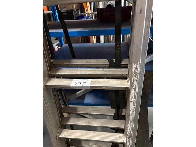 3-delige 12-treeds ladder met veiligheidsmat - afbeelding 2 van  3