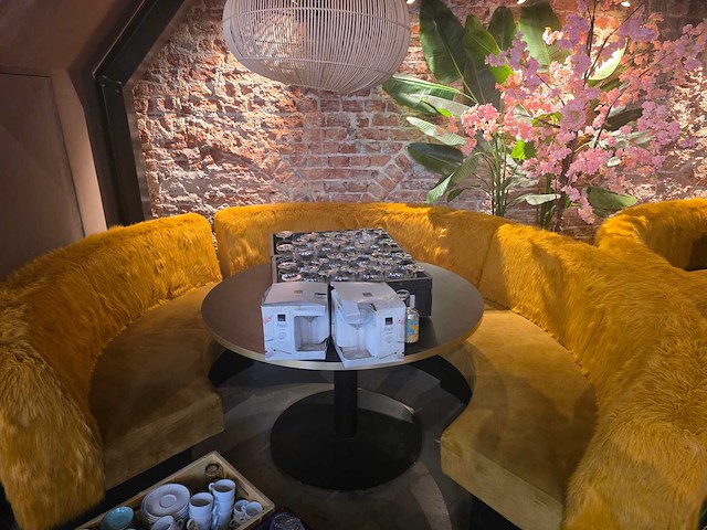 3 delige restaurant bankenset en ronde tafel - afbeelding 5 van  5