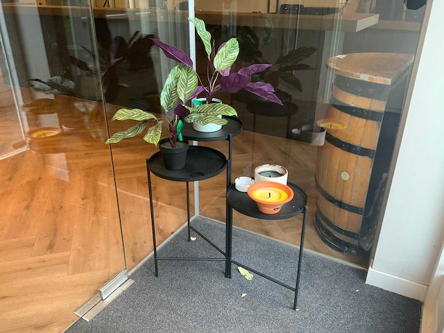 3-delige sidetable met divers decoratiemateriaal - afbeelding 1 van  3