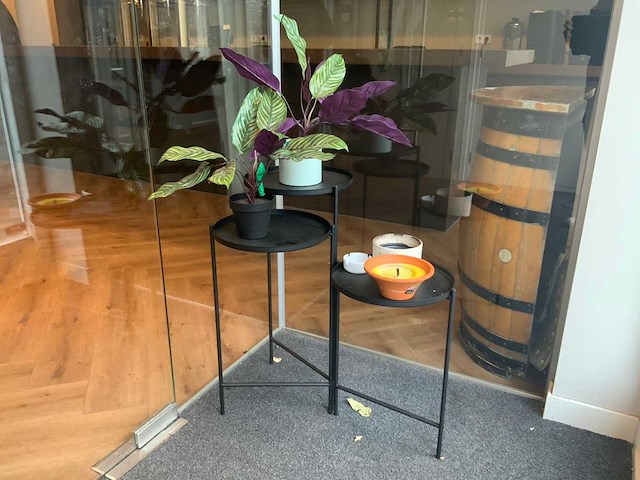 3-delige sidetable met divers decoratiemateriaal - afbeelding 3 van  3