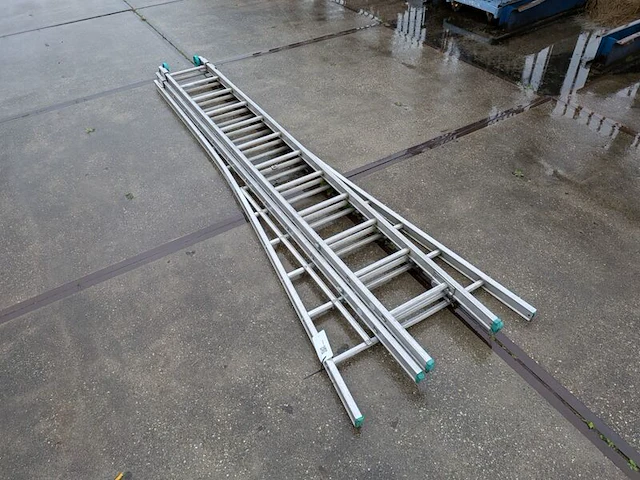 3-delige uitschuifbare ladder met gevelrol, 3x12-treeds - afbeelding 1 van  5