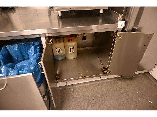 3-deurs rvs werkmeubel - afbeelding 3 van  4