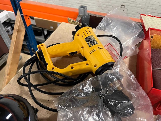 3 dewalt gereedschap met ca. 150 accessoires - afbeelding 4 van  7