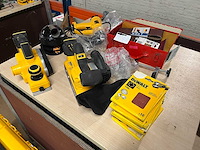 3 dewalt gereedschap met ca. 150 accessoires - afbeelding 7 van  7