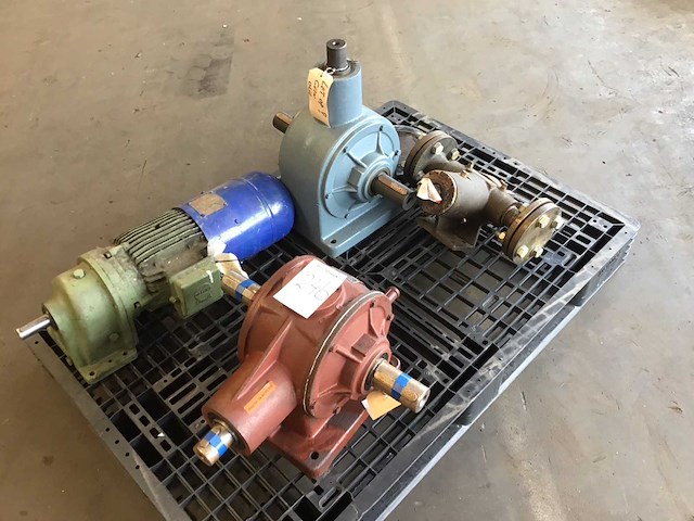 3 differentiële overbrenging en 1 electromotor - afbeelding 1 van  6