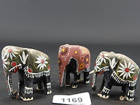 3 handbeschilderde houten olifanten - afbeelding 1 van  4