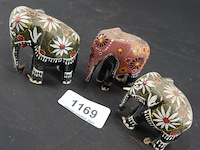 3 handbeschilderde houten olifanten - afbeelding 2 van  4