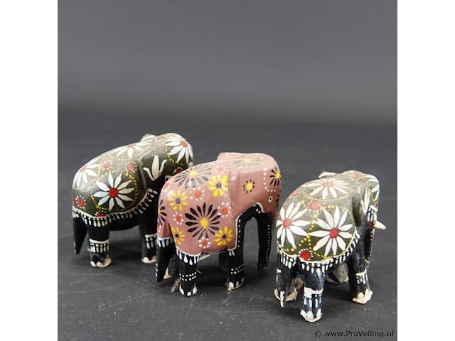 3 handbeschilderde houten olifanten - afbeelding 3 van  4