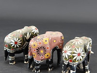 3 handbeschilderde houten olifanten - afbeelding 3 van  4