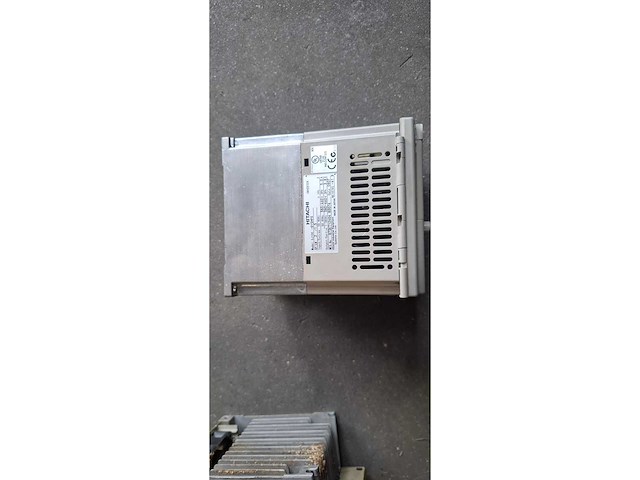 3 hitachi - frequentieregelaars - afbeelding 11 van  12