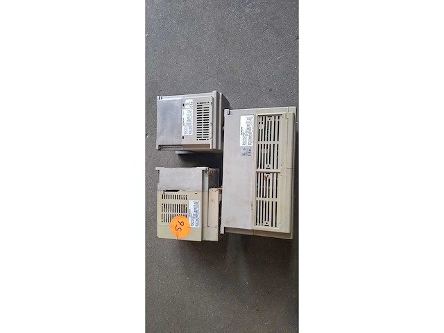 3 hitachi - frequentieregelaars - afbeelding 12 van  12