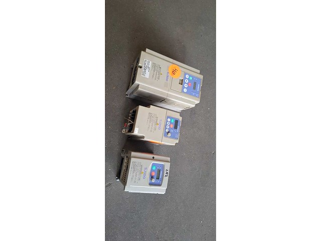 3 hitachi - frequentieregelaars - afbeelding 4 van  12