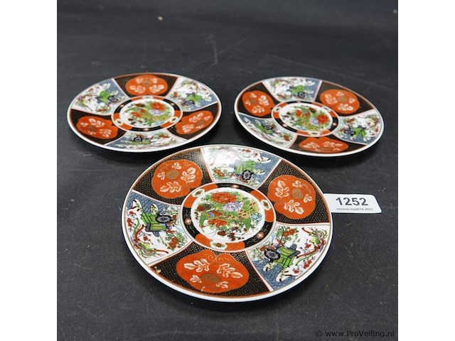 3 imari borden - afbeelding 1 van  4